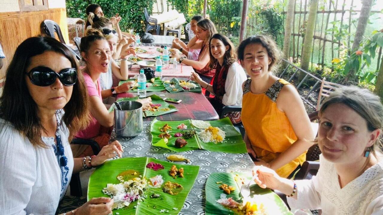 Abru'S Holidays International Travelers Alappuzha Екстериор снимка