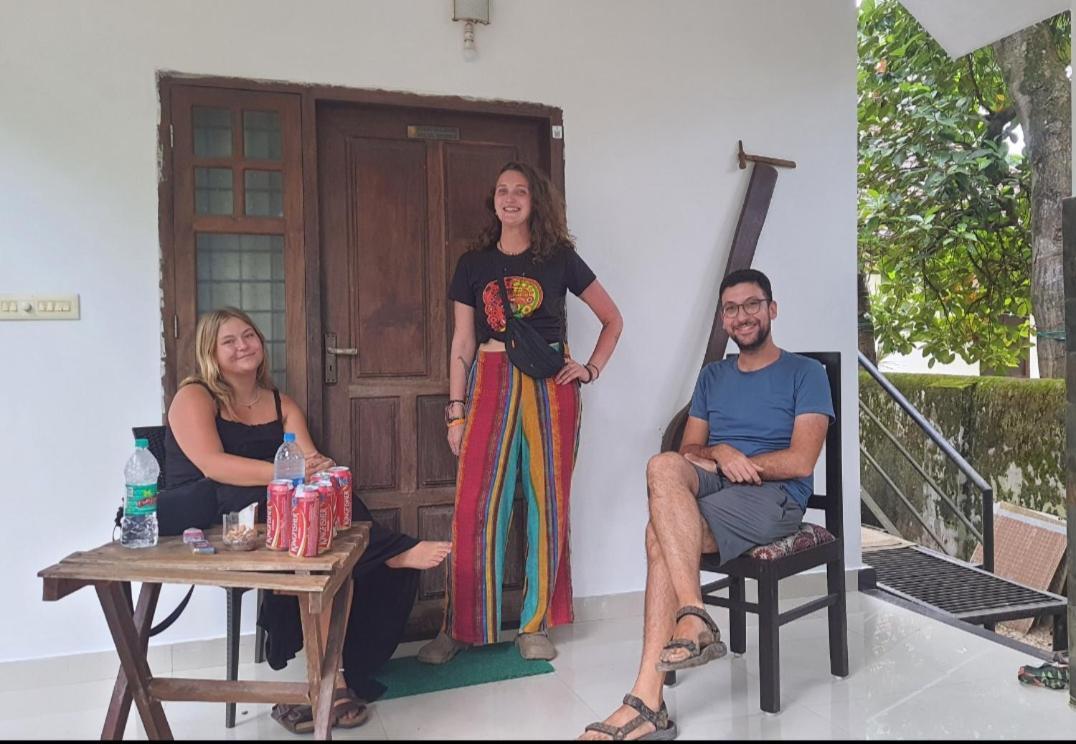Abru'S Holidays International Travelers Alappuzha Екстериор снимка
