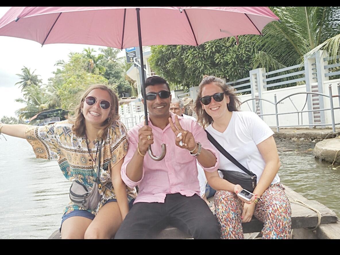 Abru'S Holidays International Travelers Alappuzha Екстериор снимка