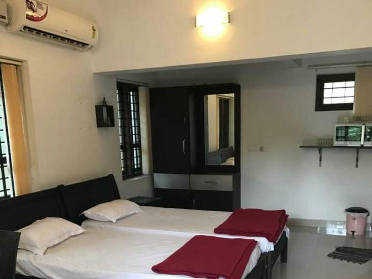 Abru'S Holidays International Travelers Alappuzha Екстериор снимка